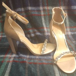 Size 6 Jewel Badgely Mischka